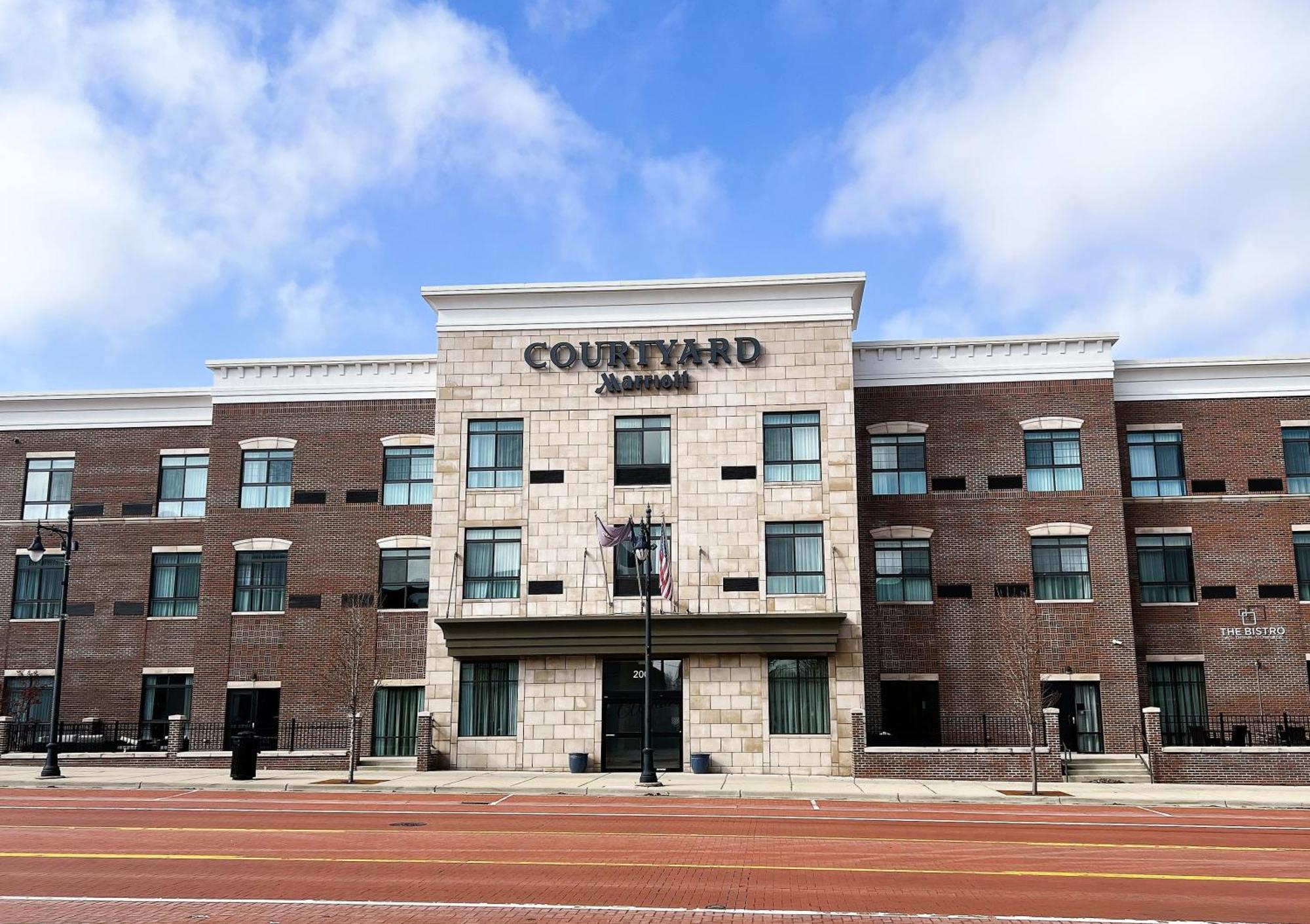 Courtyard By Marriott Albion Hotel Exterior photo